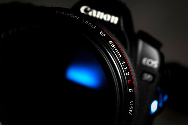 Caméra Canon avec des reflets dans l objectif
