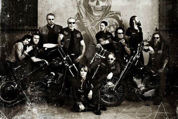 Klub motocyklistów anarchistów. Fotografia czarno-biała