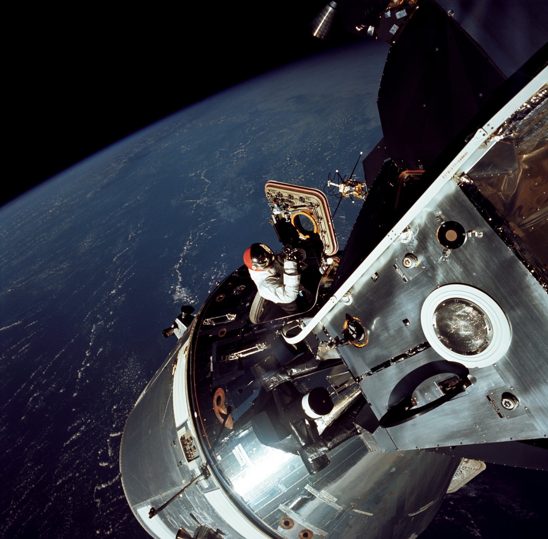 apollo 9 astronaute terre nasa