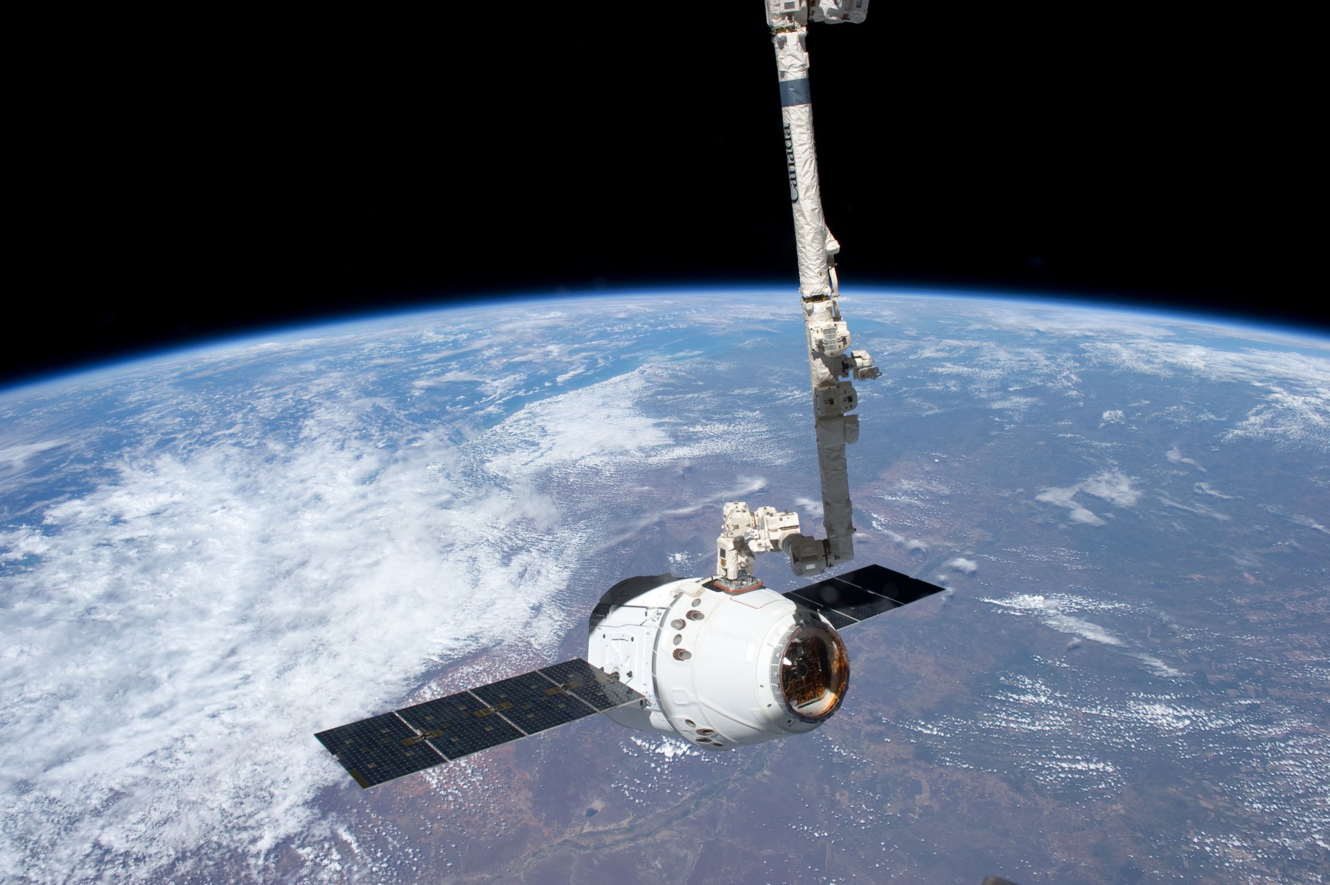 dragon iss terre