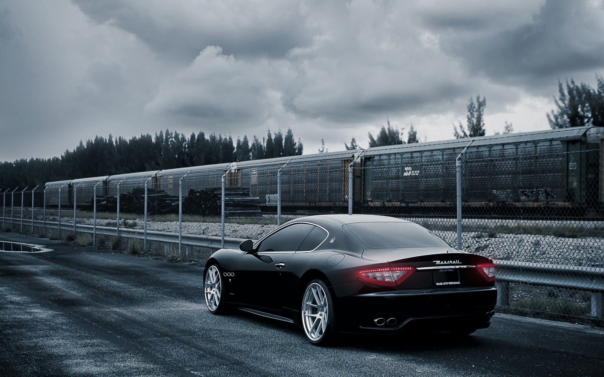 gran turismo maserati gran turismo widok z tyłu czarny maserati