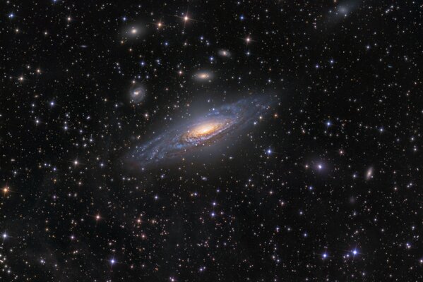 Galassia e stelle nello spazio
