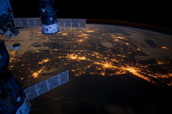 Hermosa vista del planeta desde el espacio