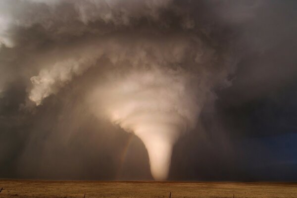 Pericoloso-un tornado bello e affascinante