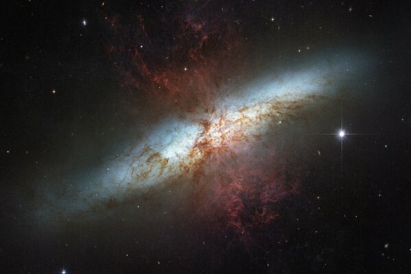 Bella galassia e stelle nello spazio