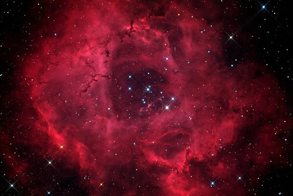 Stelle nella nebulosa cosmica rossa