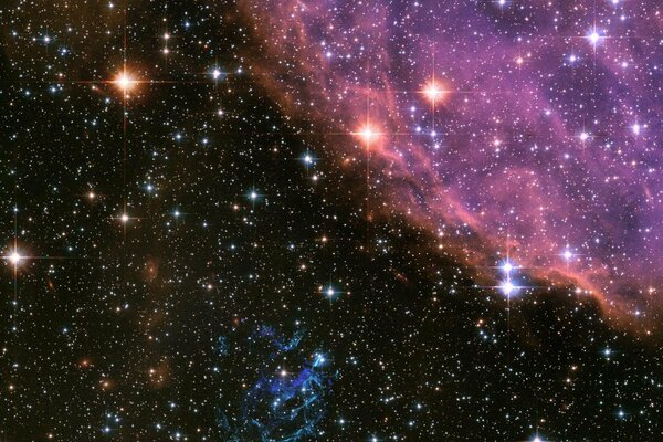 Nebulosa cosmica. Molte stelle luminose