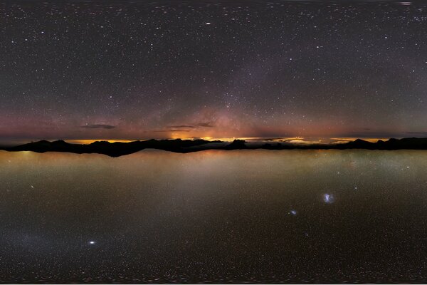 Cielo stellato notturno nelle isole Canarie