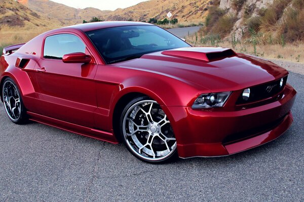 Mustang rojo con Tuning
