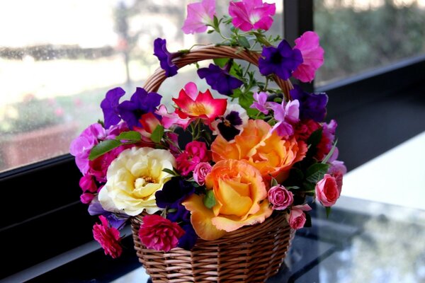 Arreglo de flores rosa Petunia pensamientos
