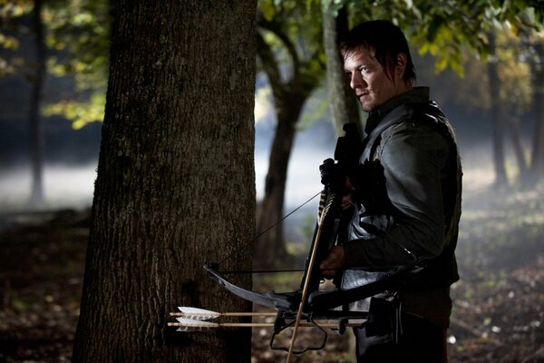 Daryl Dixon con una Ballesta. the Walking Dead