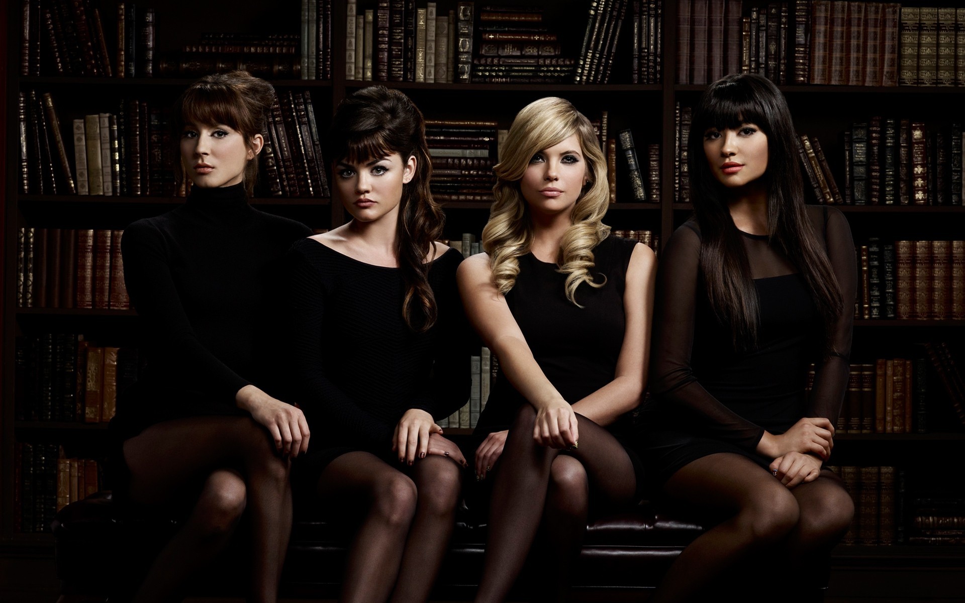 ashley benson lucy hale shay mitchell dziewczyny książki biblioteka pretty little liar