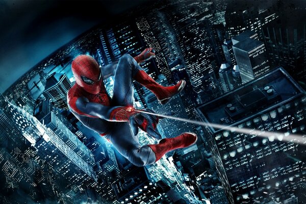 Spider-Man se précipite à travers la ville