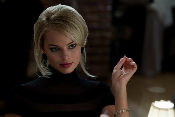 Gorgeous actress margot robbie