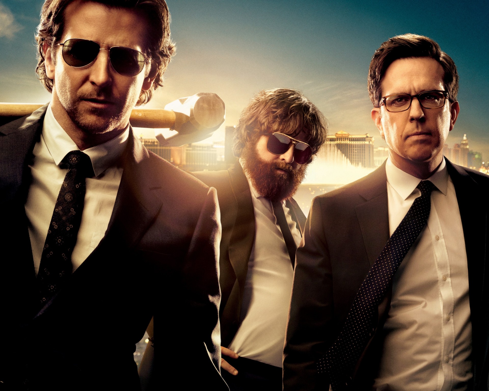 warner bros images homme fou alan noir comédie zach galifianakis ed helms bradley cooper marteau lunettes de soleil hommes