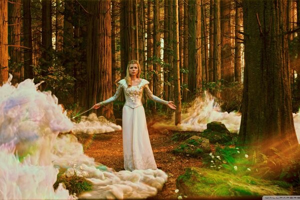 Ведьма в платье в сказочном лесу