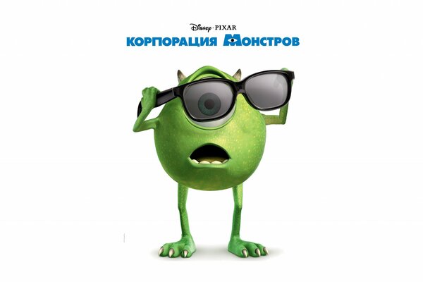 Disney Monster Green w czarnych okularach