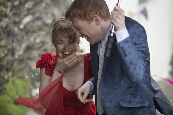 Fotograma de la película pareja bajo la lluvia