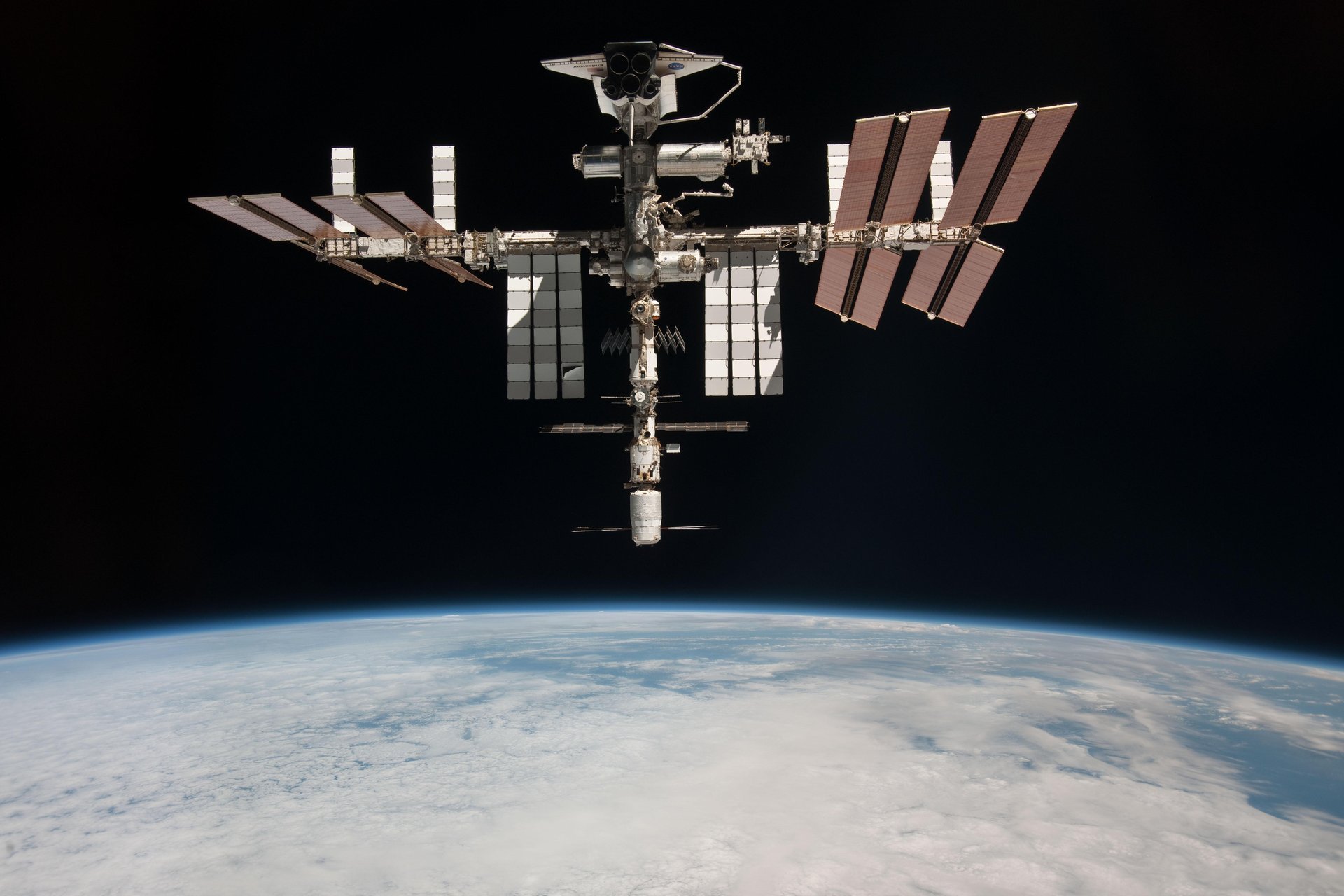 espace station spatiale internationale navette poursuite nasa 2011