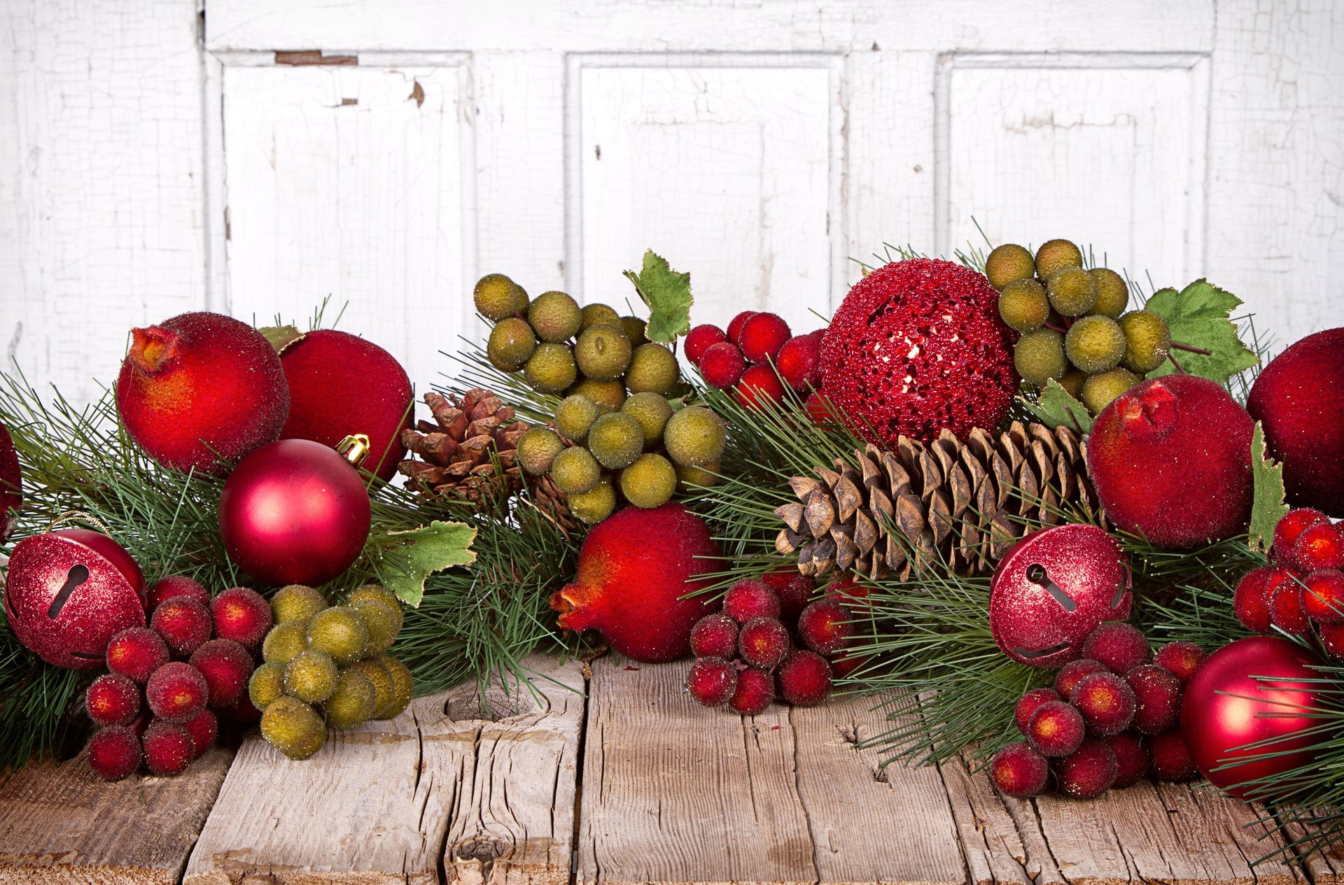 pin jouets branche arbre de noël cônes table décoration