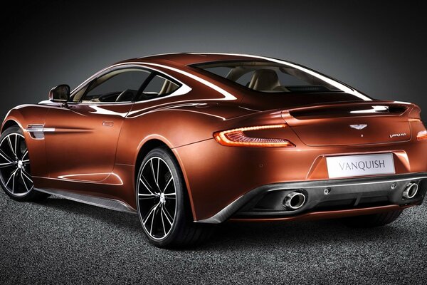 Aston Martin couleur brique métallique