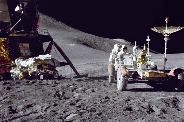 Aterrizaje de astronautas en la superficie de la Luna