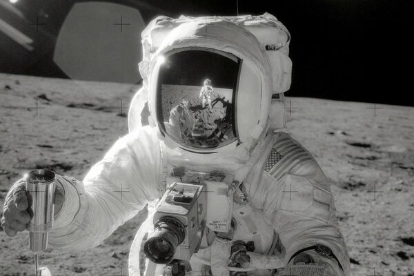 An astronaut takes a selfie on the moon with a reflection of himself