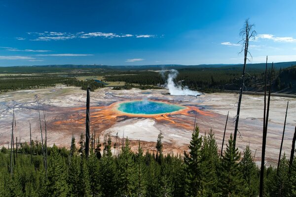 Lago nel Parco Nazionale di Yellowstone