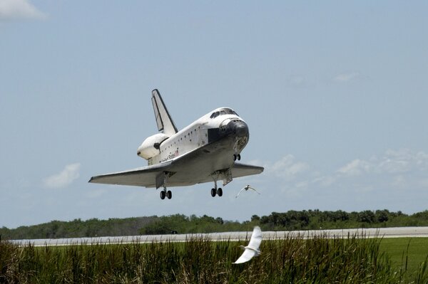 Image of a space shuttle going into space