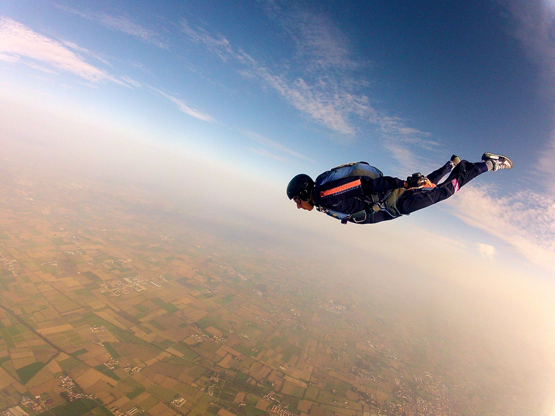 paracaidista paracaidismo freeflay cielo casco contenedor paracaídas deportes extremos