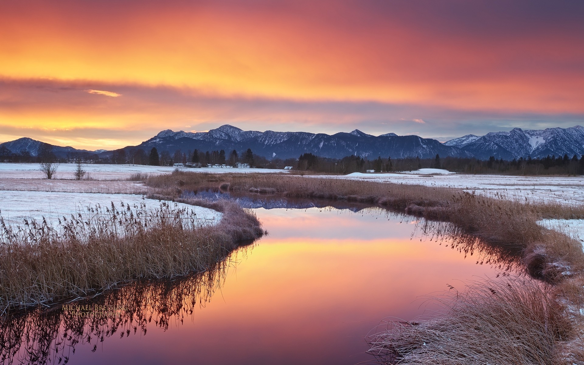 montañas paisaje invierno río puesta de sol