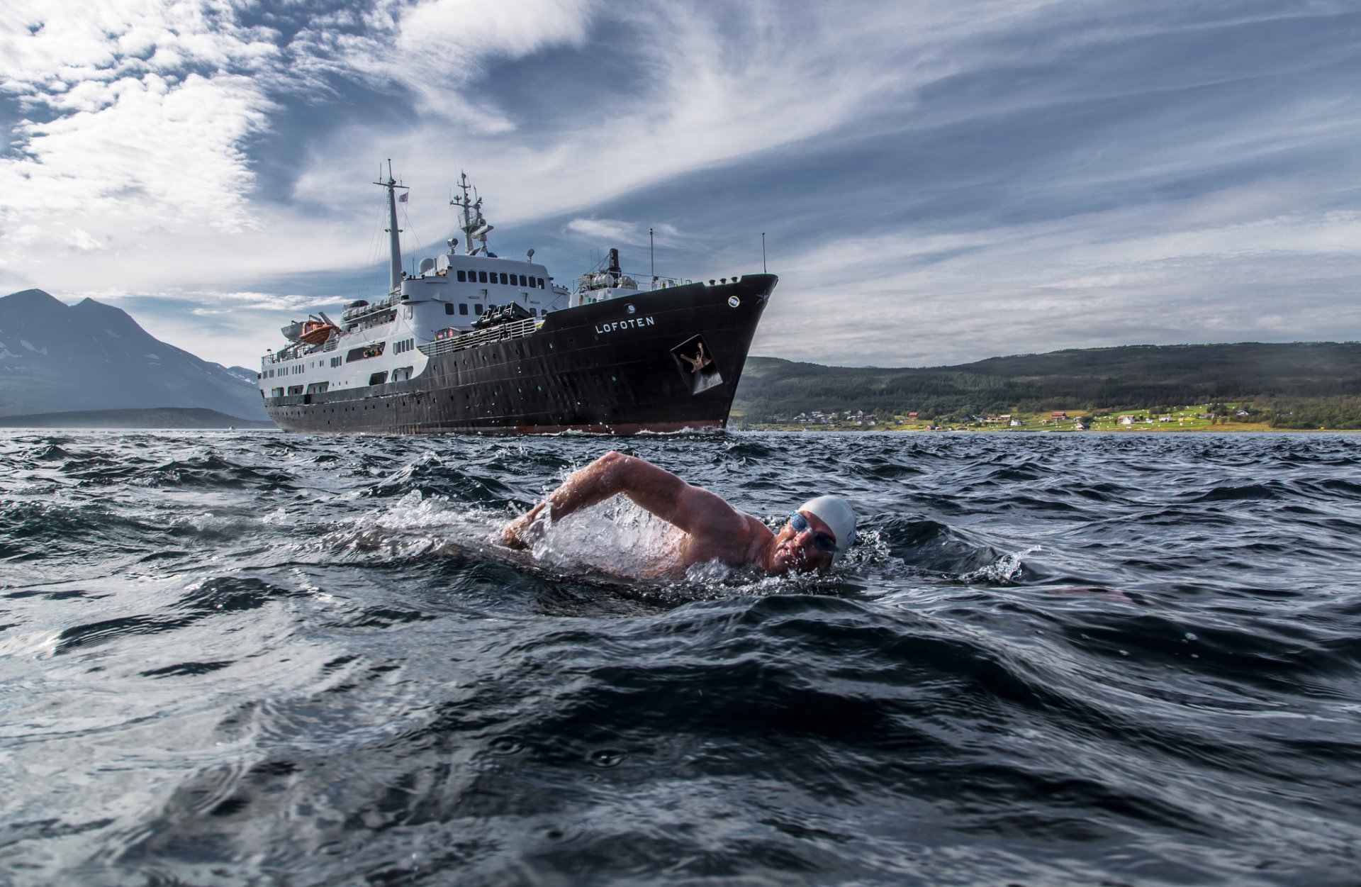 lewis pew ms lofoten rysträumen troms norwegen rusträumen schwimmer schwimmen schiff