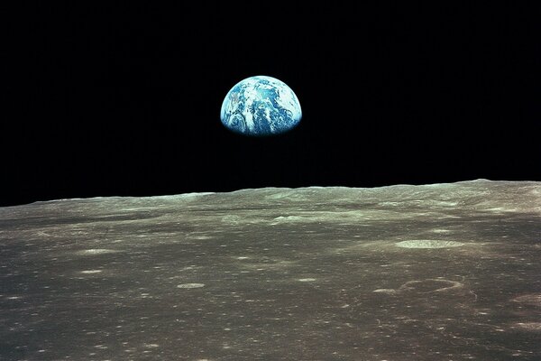 Photographie de la terre de la surface lunaire