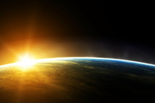 Słońce wschodzi zza horyzontu planety