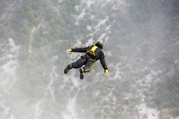 Saut en parachute en vol en altitude