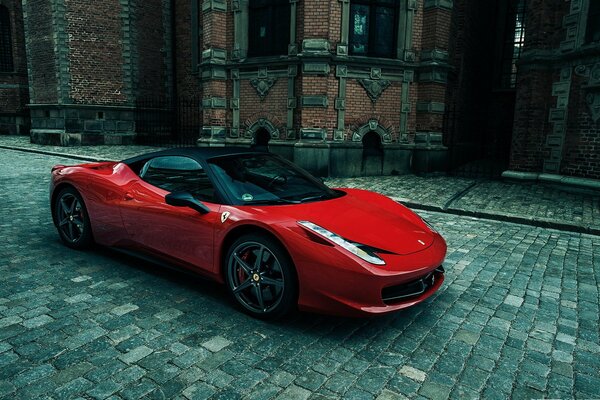 Voiture Ferrari dans la ville dans la rue