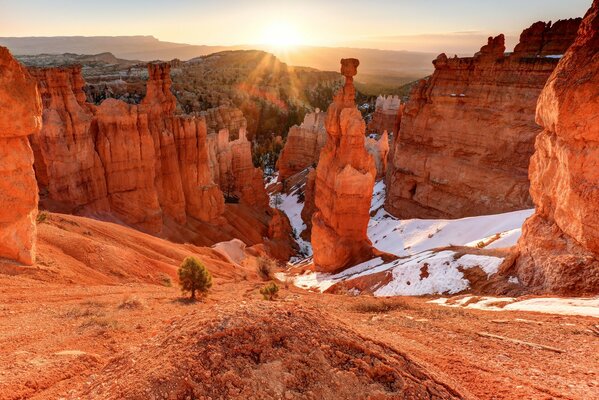 Rocas de Estados Unidos al amanecer