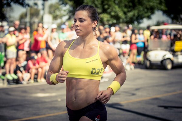 Comprobar la fuerza muscular de Julie Fouché