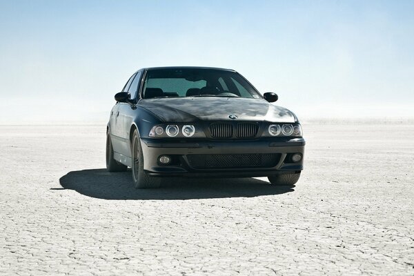 Super voiture . BMW sur la plage