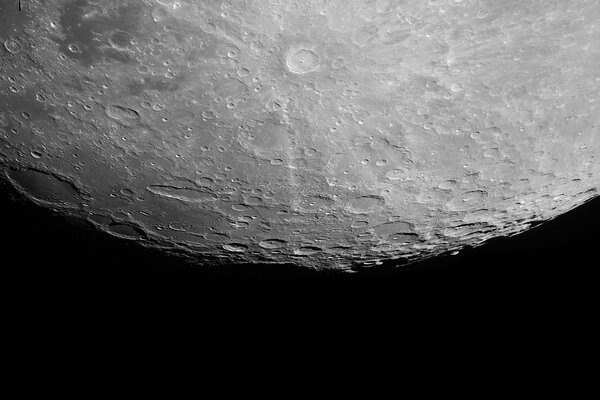 La lune et son satellite Saturne