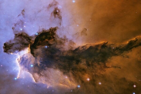 Guardando in Hubble può essere visto nella nebulosa sagoma dell Aquila