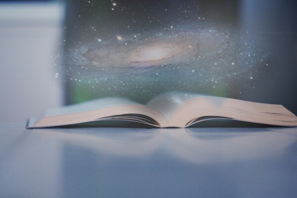 Вселенная над раскрытой тонкой книгой