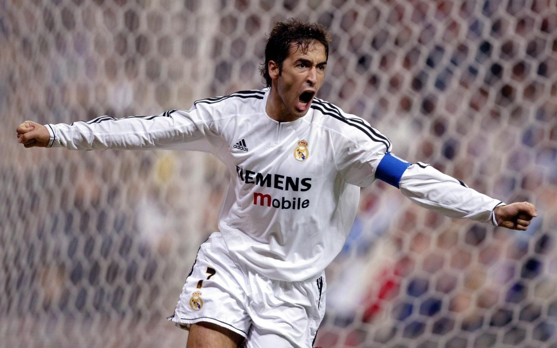 raul gonzalez blanco real madrid tor kapitän legende fußballer tor freude feier