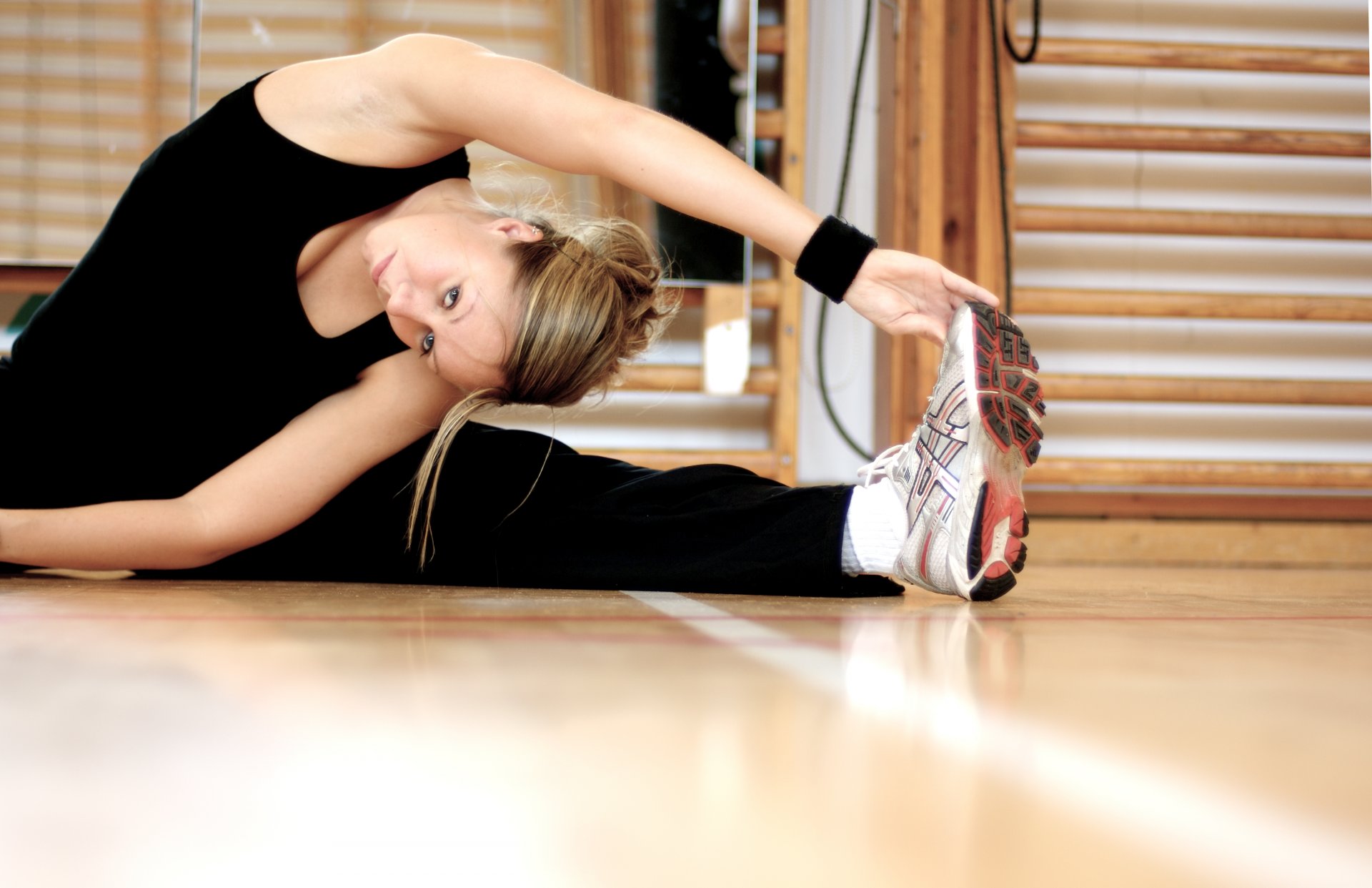 mirada gimnasio estiramiento fitness