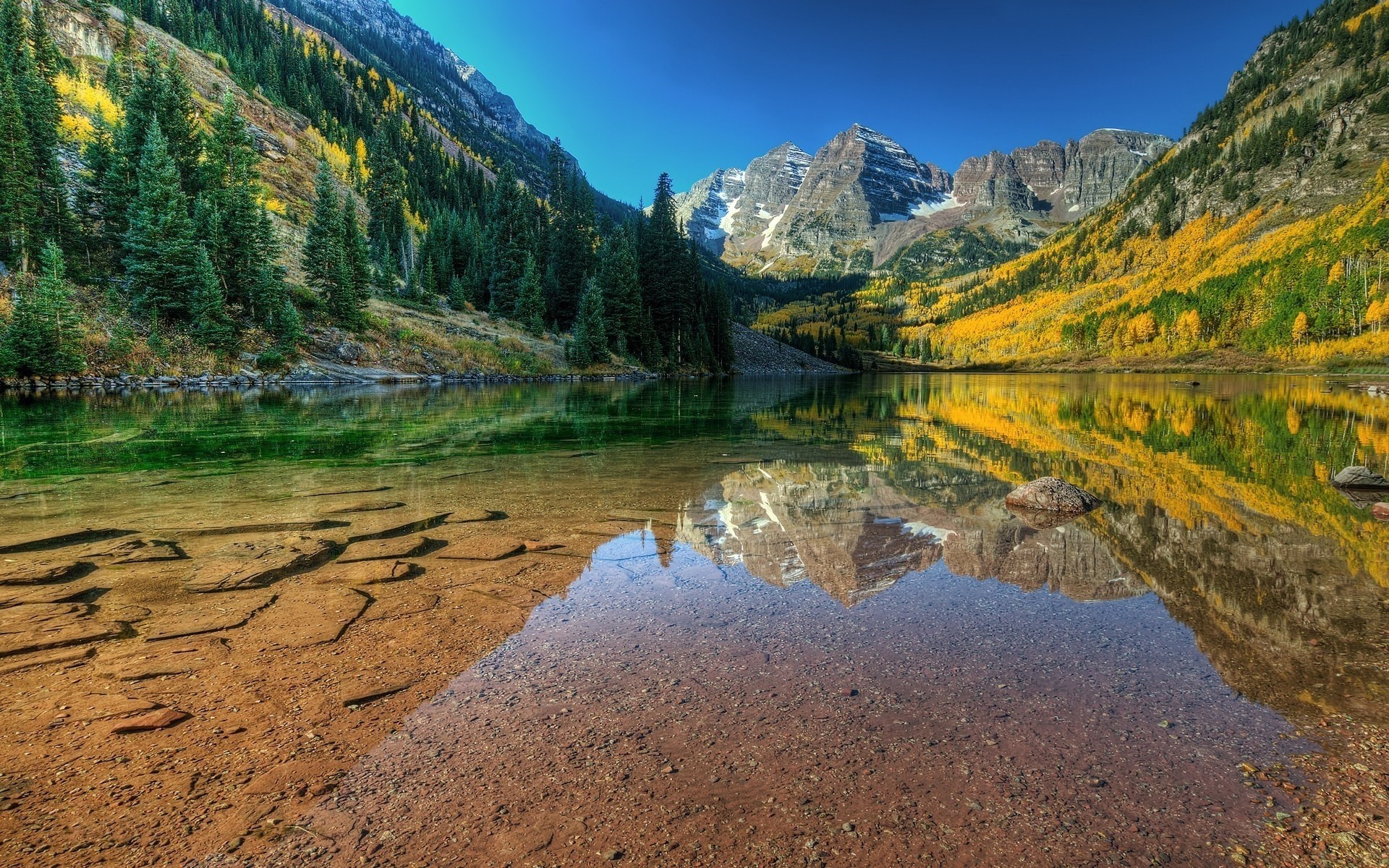 reflexión montañas bosque río naturaleza