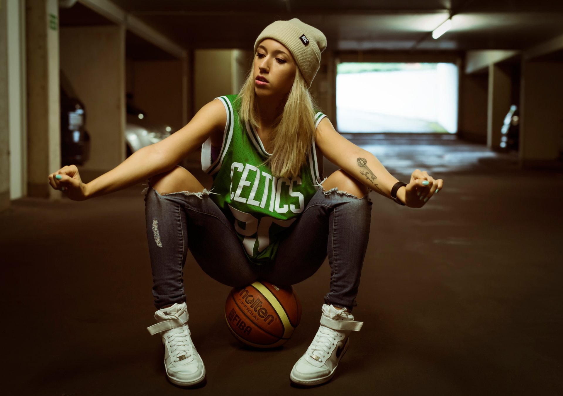 laura chica pelota baloncesto