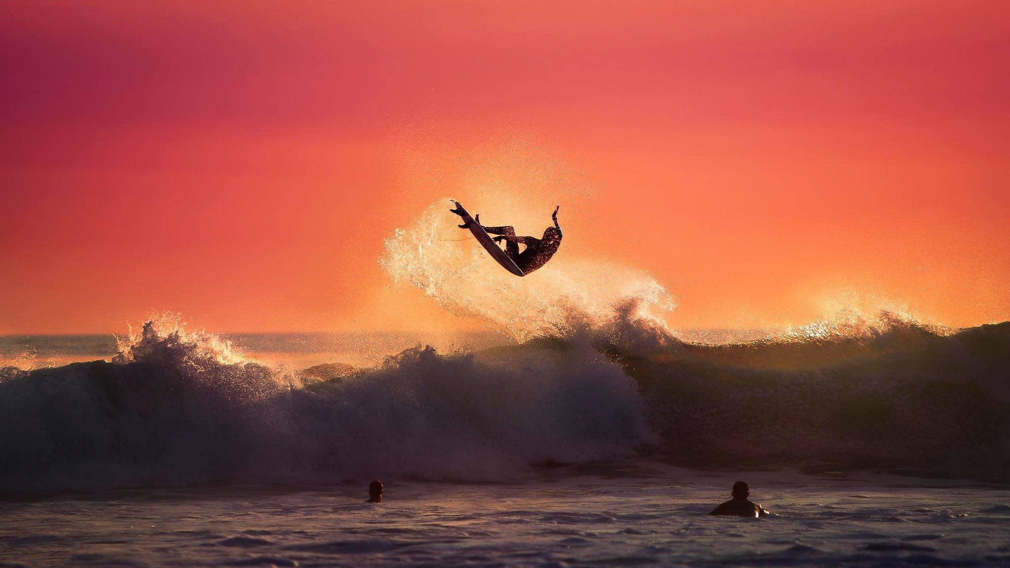 surfing surfer deska ocean fala skok zwód