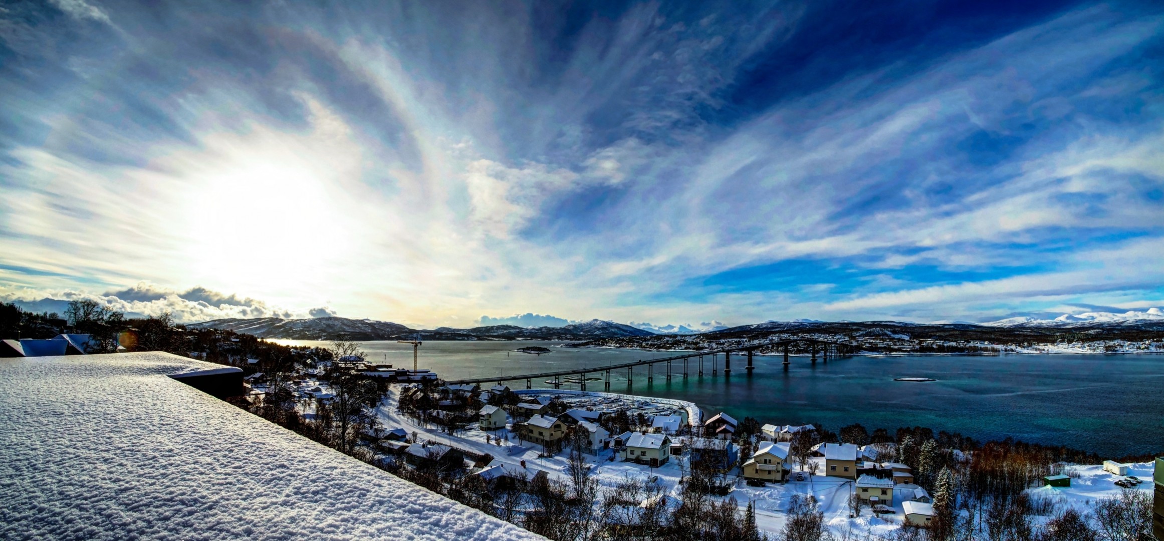 paysage rivière pont panorama ciel norvège hiver maison