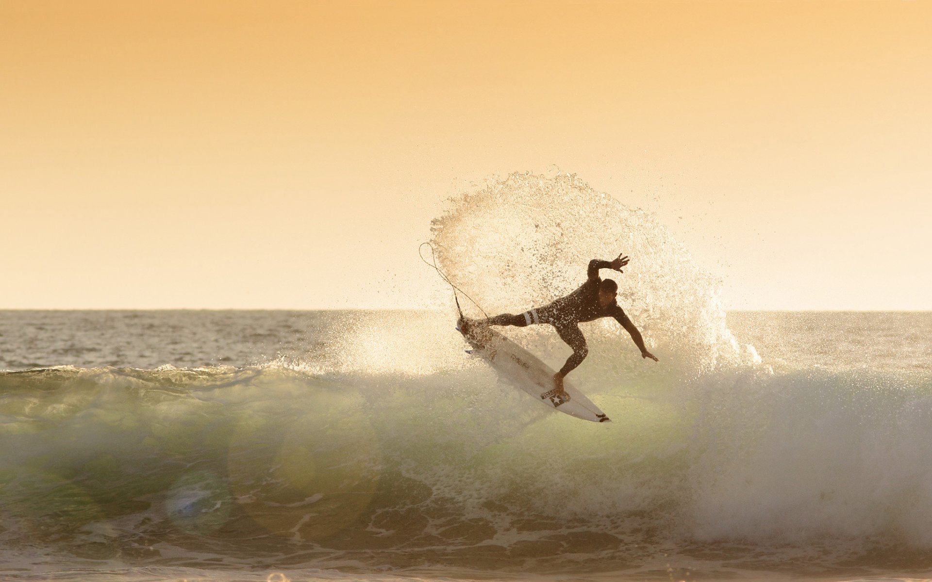 urfer surfboard waves spray sea horizon