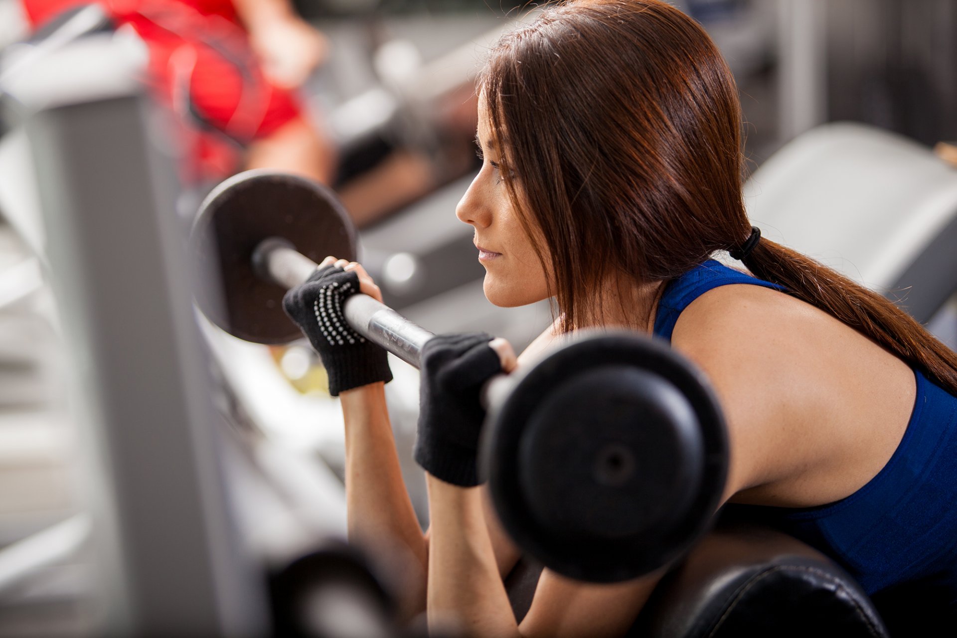 fitness salle de gym haltères